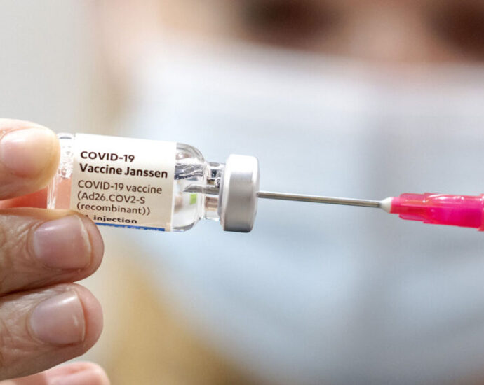 US Panel Recommends mRNA COVID-19 Vaccines Over Johnson & Johnson