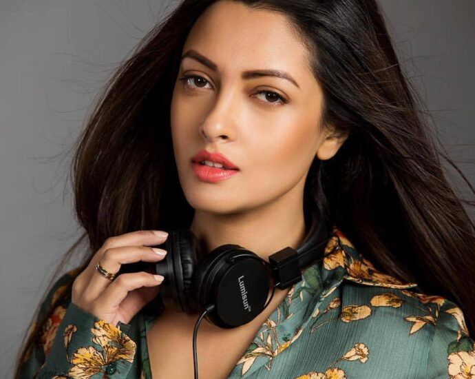 Riya Sen Indian film actress Wiki ,Bio, Profile, Unknown Facts and Family Details revealed